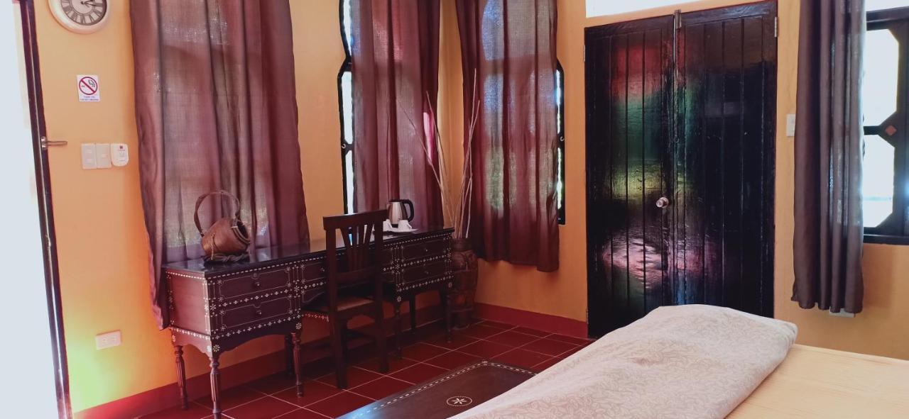 Mangrove Oriental Bed & Breakfast Resort マラパスクア島 エクステリア 写真