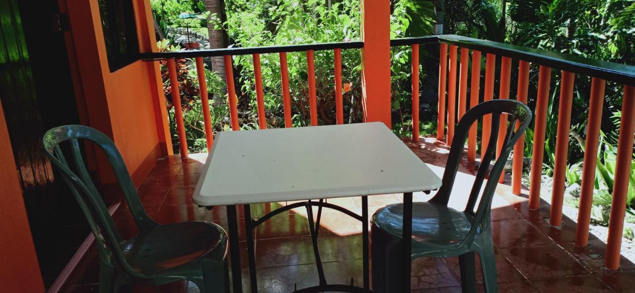 Mangrove Oriental Bed & Breakfast Resort マラパスクア島 エクステリア 写真