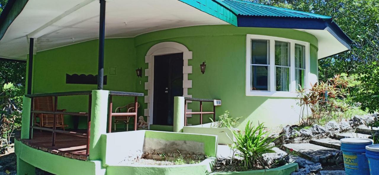 Mangrove Oriental Bed & Breakfast Resort マラパスクア島 エクステリア 写真